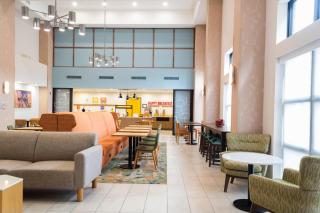Hampton Inn & Suites Addison - 7