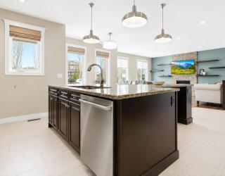 Luxury 4-Bedroom Executive Home - 9