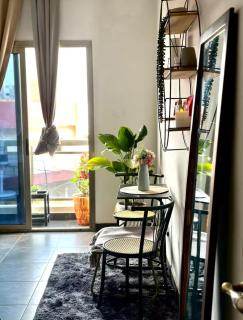 Cozy Room with French balcony - 8