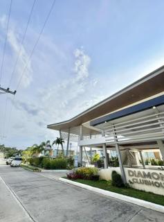 Diamond Fuchsia near Sta Lucia Mall and Airport - 7