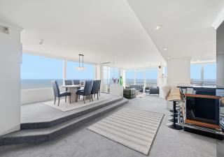 The Penthouse with Spa, Sauna, Gym, 360 Views, 4BR - 6