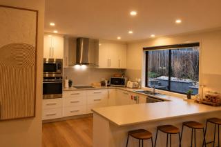 Cozy Cambridge Family Home, Pet Friendly & Airport - 9