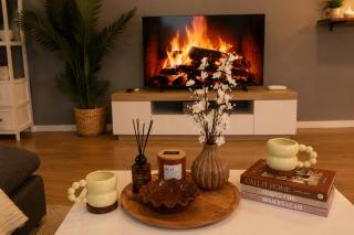 Cozy Cambridge Family Home, Pet Friendly & Airport - 1