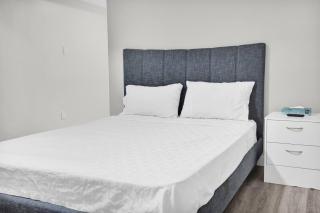 The Hideaway • 3 BR w/ 3 Ensuites • DT Oshawa - 3