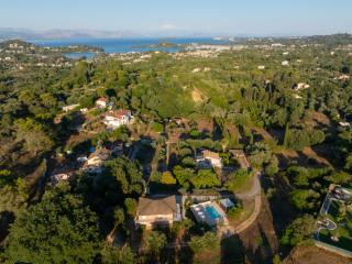 Sundial Houses - Pool & Garden - 3