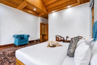 ELIVAAS Signature Secret Escape Pet-friendly 2-BHK Retreat with Patio & Restro Near Ashwani Khad Waterfall - 7