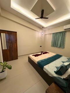Luxury 1BHK Resort Apartment with Pool View & Wi-Fi - 7