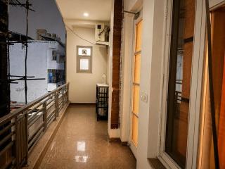 Entire 2 Bhk near Medanta Hospital - 9