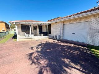 Beach House Landsborough - Bring your own linen - 0