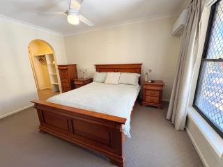 Beach House Landsborough - Bring your own linen - 3