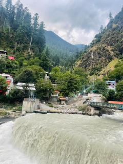 Umbrella Hotel Waterfall View - 6