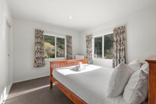 Hillside Retreat 2BR Home with Views & Parking - 1