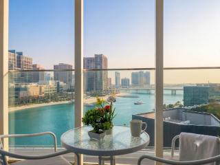 Maryah Vista 1BR - Chic Canal View Escape - 0