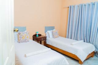 Spacious 3-Bedroom House Rental Near Victoria Falls - 6