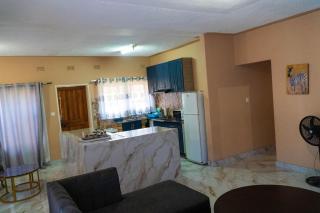 Spacious 3-Bedroom House Rental Near Victoria Falls - 1