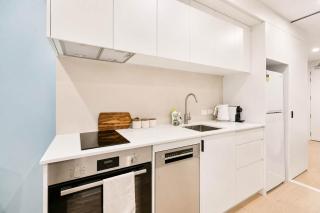 CBD 1BR - Modern Stay with Pool & Gym in Wellington - 9