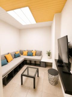 Beautiful house with garden, ideal for a large group, 9 chambres , 12 personnes - 9