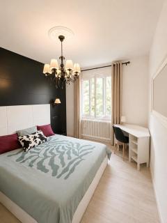 Beautiful house with garden, ideal for a large group, 9 chambres , 12 personnes - 4