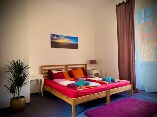 Just 3 min Walk Old Town Center private room B - Prague - 0