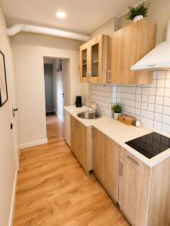 Apartment 8 - Bright 2BR Apartment, Near Centre, Airport Access - 5