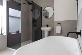 Large Modern Home Nr Brecon Beacons with Secure Bike Store Sleeps 16 On Street Parking - 2