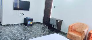 Okpoto Hotel and Suites - 1