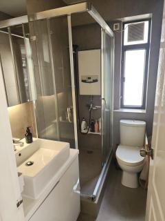 Rare Spacious 2BR in Mid-Levels - 6