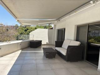 Flat with huge veranda at the beach - 3
