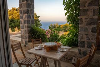 Pavlaina Complex of Traditional Residences in Nisyros. Enjoy the garden and the Sea View - 5