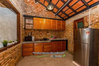 The Woods Cottage Near Jonker Melaka by I Housing - 5