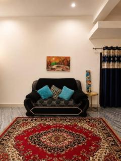 Divine Solace Luxury Dorm Near Triveni Sangam AC WiFi Parking - Prayagraj - 1