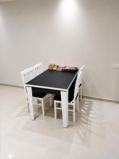 Seafront 2-Bed Apartment, Pool & Red Sea Views - 5