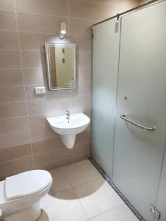 Seafront 2-Bed Apartment, Pool & Red Sea Views - 3