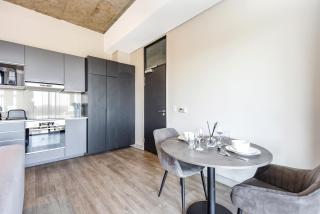 The Lineal 205 - Urban 1BR Escape in Sandton Rooftop Pool Access - 2