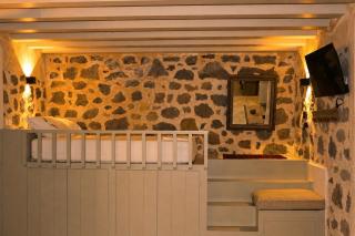 Pavlaina Complex of Traditional Residences in Nisyros. Enjoy the garden and the Sea View - 6