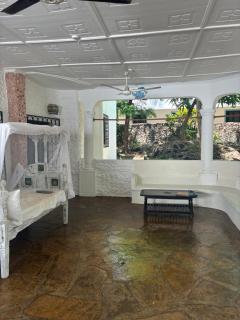 Leah House - 8
