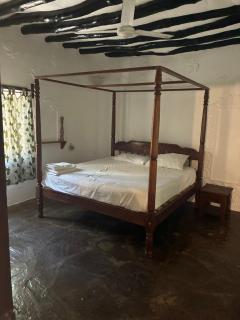 Leah House - 1