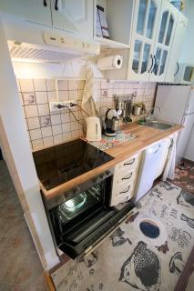 Comfortable 2BR Garden Apt with AC & Free Parking - 8