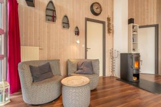 12 Personen Familienferienhaus mit Sauna, Whirlpool, zwei Duschen und Toiletten, Kaminofen und Kanu in 1. Reihe zum See mit wundervollem Seeblick in Otterndorf - 8