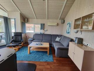 6 Personen Ferienhaus in 1. Reihe zum See mit Kanu und herrlichem Seeblick, Sauna, Whirlpool, Kaminofen, Klimaanlage und E-Tankstelle am Haus in Otterndorf - 8