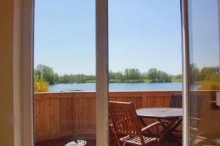 4 Personen Ferienhaus mit Kaminofen, Wintergarten und Kanu, mit einem wundervollen Blick auf den See in Otterndorf - 4