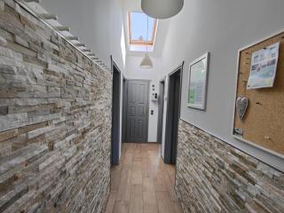 4 Personen Ferienhaus mit Kaminofen, Wintergarten und Kanu, mit einem wundervollen Blick auf den See in Otterndorf - 2