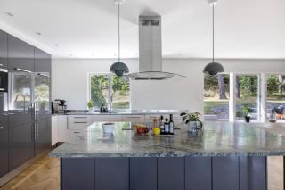 Stay in a charming Swedish villa in Solsidan - 7