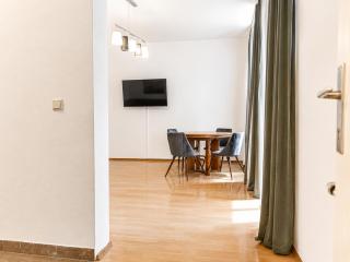 Welcoming 2BR & 1LR Budget Apartment well connected Ideal for Long stays - 4
