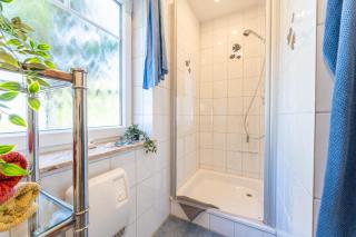 6 Personen Familienferienhaus mit Sauna, Whirlpool zwei Toiletten und Kaminofen in Otterndorf - 1