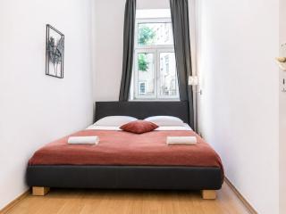 Welcoming 2BR & 1LR Budget Apartment well connected Ideal for Long stays - 9