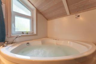 6 Personen Ferienhaus in direkter Seelage mit Bootsteg und Kanu sowie Sauna, Whirlpool und Kaminofen in Otterndorf - 8