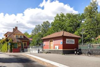Stay in a charming Swedish villa in Solsidan - 1