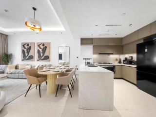 Relax & Shop 3BDR Apartment by Circle Mall - 8