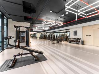 Relax & Shop 3BDR Apartment by Circle Mall - 6
